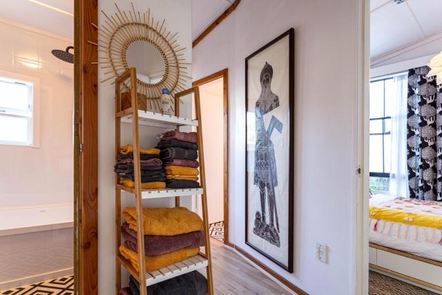 Inner City Artist Apartment with Courtyard