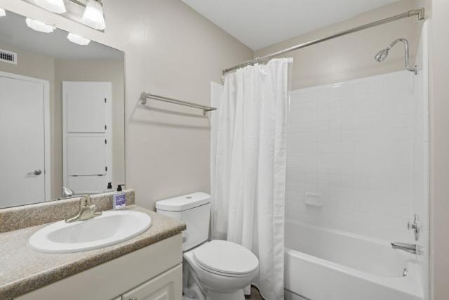 Chic 1BR getaway with modern finishes