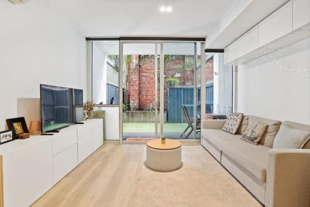 Roi Apartments - Central Fitzroy Apt with parking