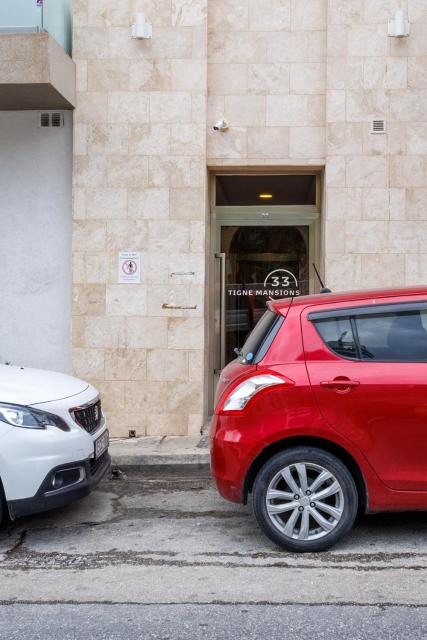 Sliema B20 - 5 mins walk to Valletta Ferry - Shopping Mall and Bay Sleeps 7 by QuickTrips
