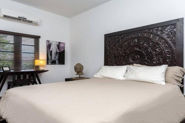 Vive Zen Queen Room