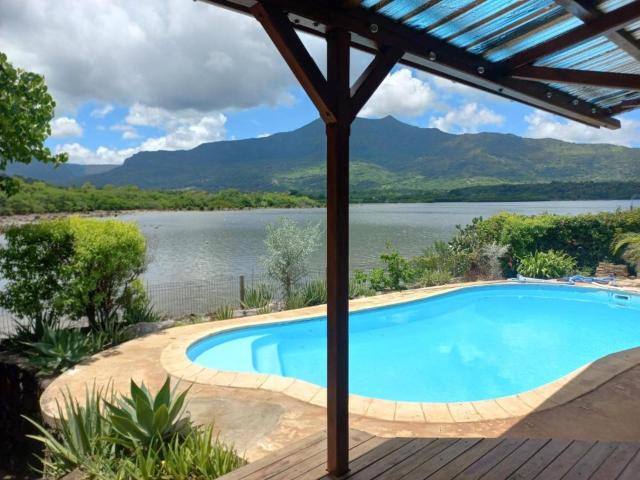 Stunning Seafront Retreat with Pool- 3 bedrooms