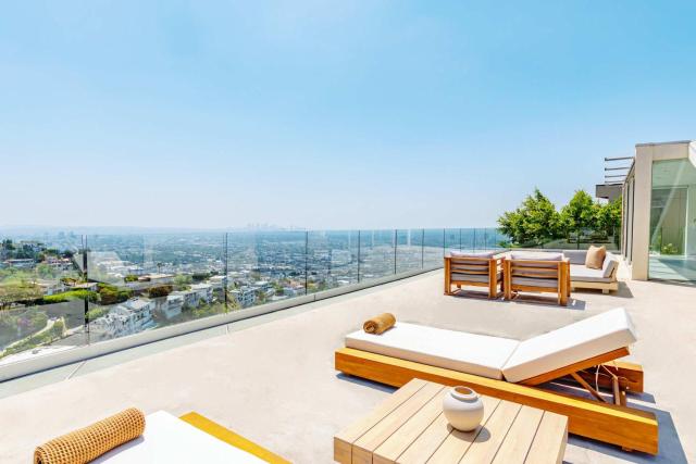 Villa with Infinity Pool WestHollywood Hills