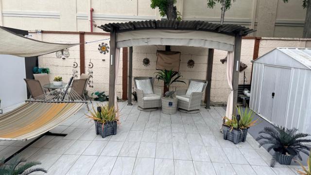 Tiny place w private hot jacuzzi 7 min to Miami international airport