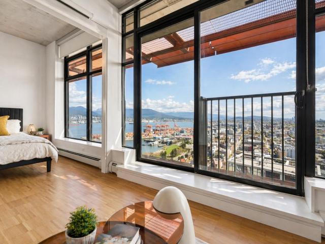 Skyhome in Gastown Amazing Ocean&Mountain Views