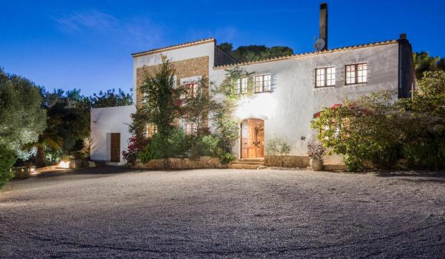 Mas Santo 12-Bedroom Private Estate, Pool, 3km beaches