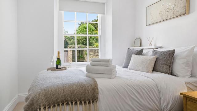The Nook - 1 Bed apartment, Central Tetbury, King Bed, Coffee Bar
