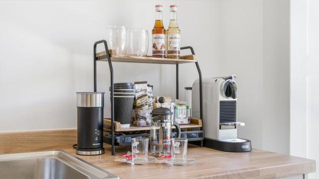 The Nook - 1 Bed apartment, Central Tetbury, King Bed, Coffee Bar