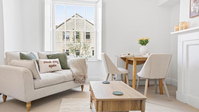 The Nook - 1 Bed apartment, Central Tetbury, King Bed, Coffee Bar