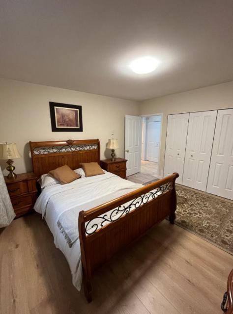 Bright and Spacious Upper Level House, Great Area