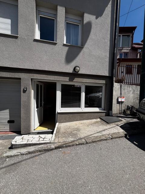 Sunny Alifakovac free parking