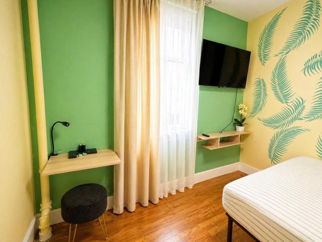 Lemon Vibes room in Guesthouse