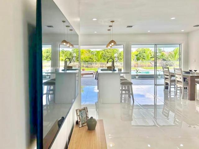 Waterfront Retreat, Heated Pool, Sand Court