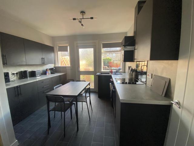 3BR Sleeps 6 Free Parking Near Glasgow City Centre