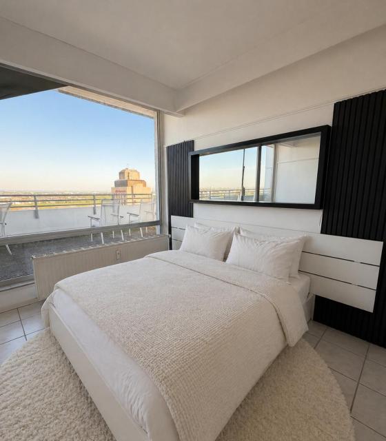 Exklusives Penthouse Düsseldorf 180qm Panorama Sauna Fitness Nähe Düsseldorf Messe Airport ideal für Gruppen, Shootings, Content Creator