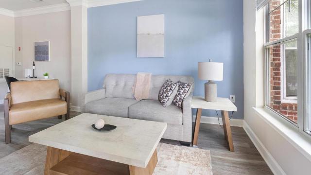 Landing Stunning 1BD Gym Courtyard
