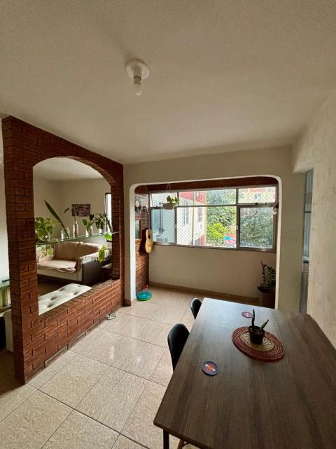 Alugo quarto privado em apartamento