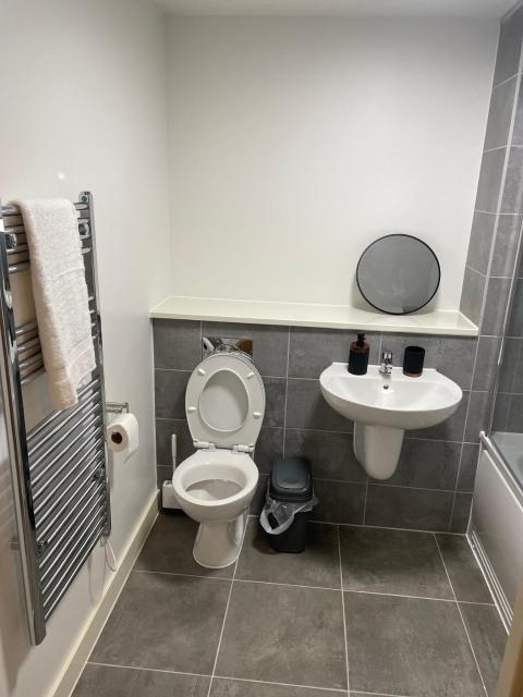 Stylish modern 1 bed apartment near Media city and Manchester