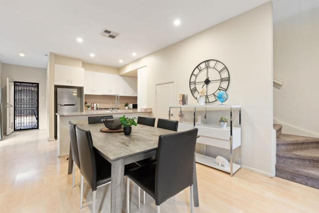 Spacious 3 Bedroom Family Home near Lake & UniSA