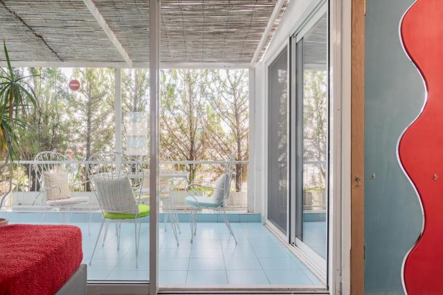 Central Apt Private Balcony & Rooftop Access - CT1
