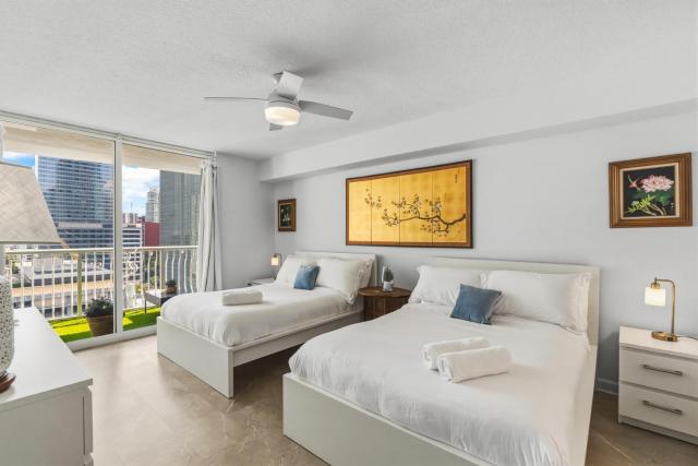 Great Condo in The Club at Brickell Bay