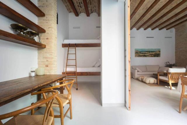 ⭐️NEW⭐️ PATIO A HOUSE . Walk to Beach, port & Met