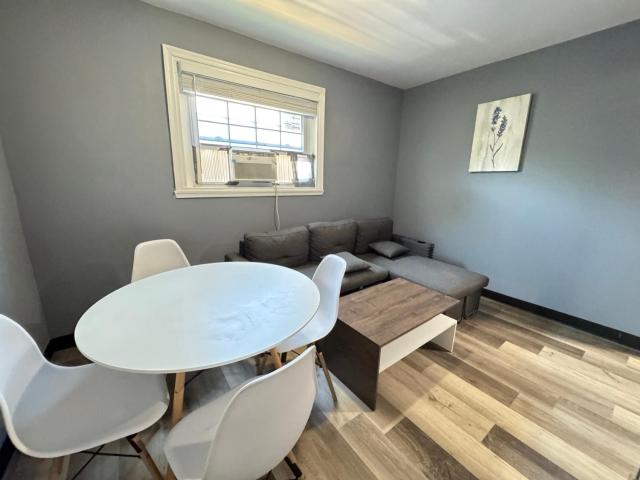 Urban retreat 2BR Spacious APT Free Parking