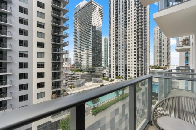 Downtown Condo Near Attractions with Pool and Gym