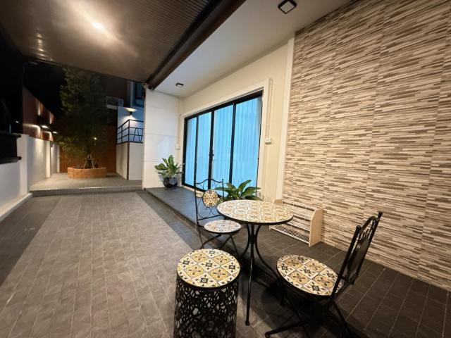 Happy Hours Pool Villa