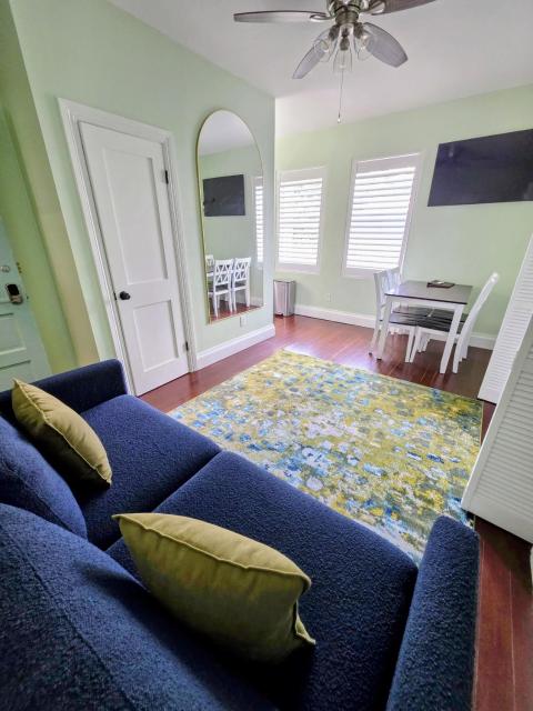 Two Duval Street Suites w pool