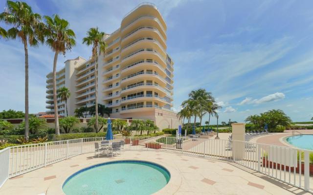 Grand Bay 336 by FVC