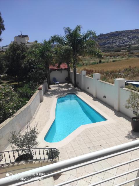 Apartment with POOL , close to the SEA and St JULIANS