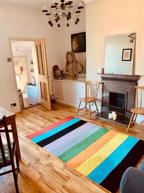 Bright 2-Bed Apartment with office in Newcastle