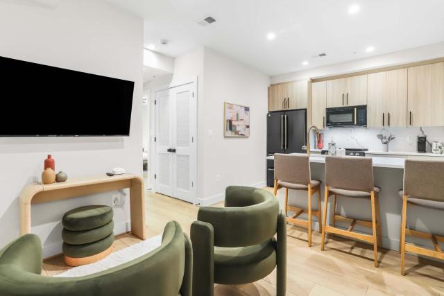 Sojourn Updated & Modern 2BR in NW