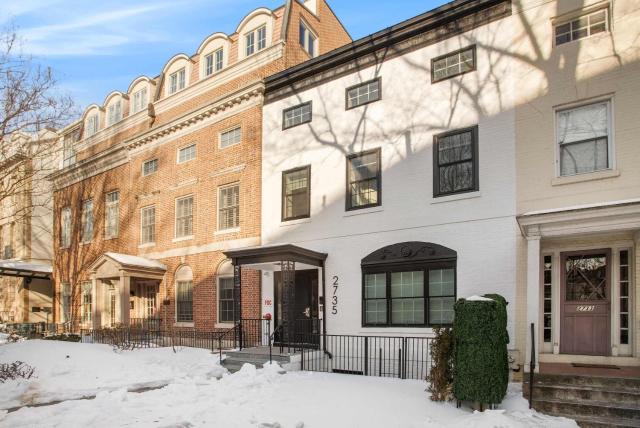 Sojourn Updated & Modern 2BR in NW