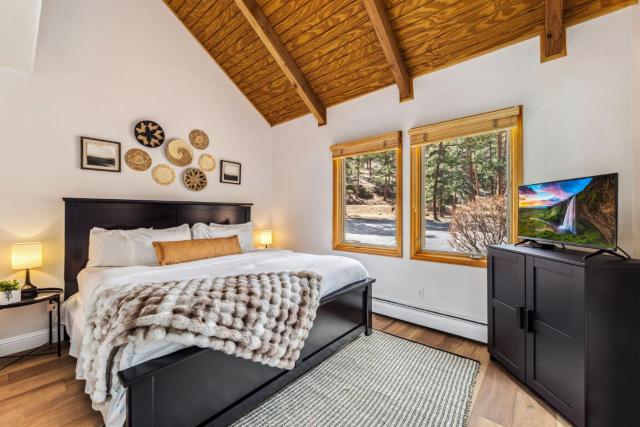Creekside Suites 02 by Estes Park Condos