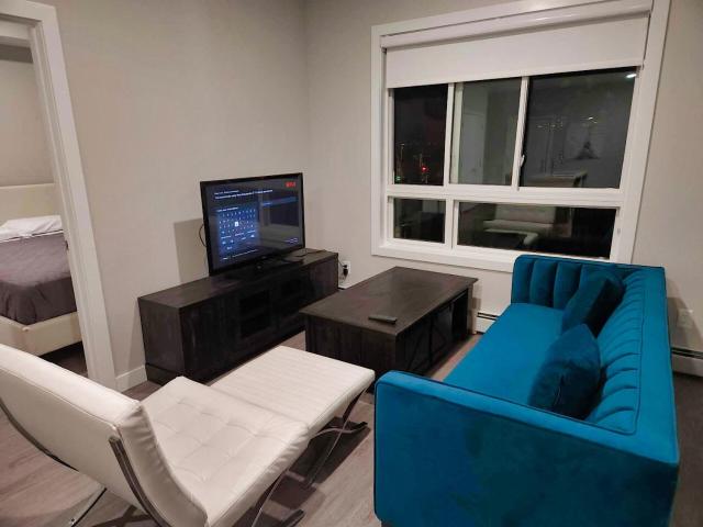 Two Bedroom Townhouse in Center of Vancouver