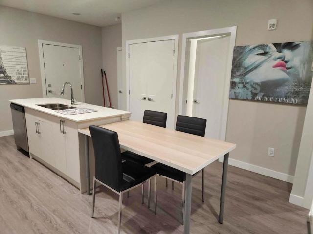 Two Bedroom Townhouse in Center of Vancouver