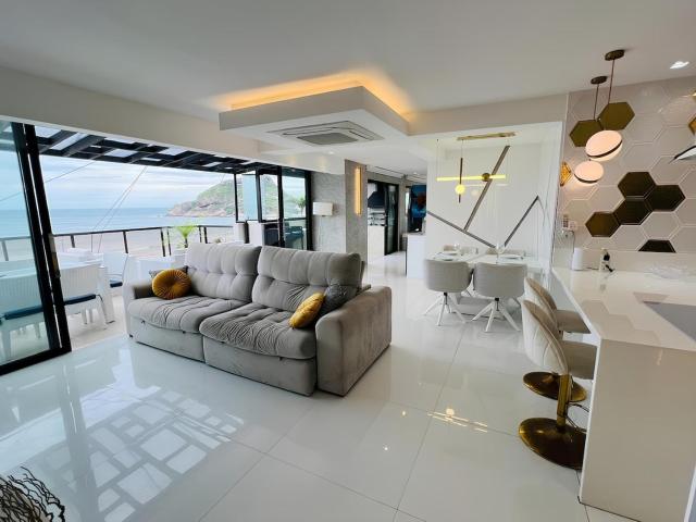 Beautiful penthouse with pool facing-the-sea-
