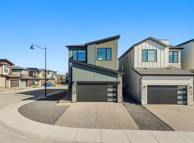 Calgary Gem and Stylish Home with Patio and AC
