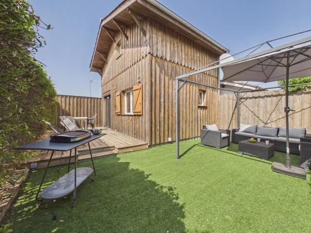 Chalet 700m de la mer, ideal 2 adultes 2 enfants