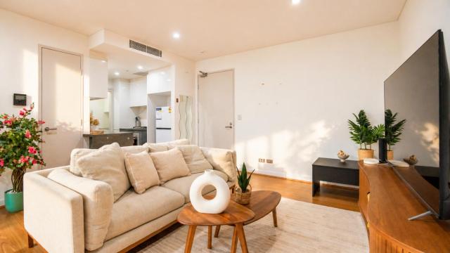 Waterloo 2BR 2BA Pool, Parking, Near Green Sq