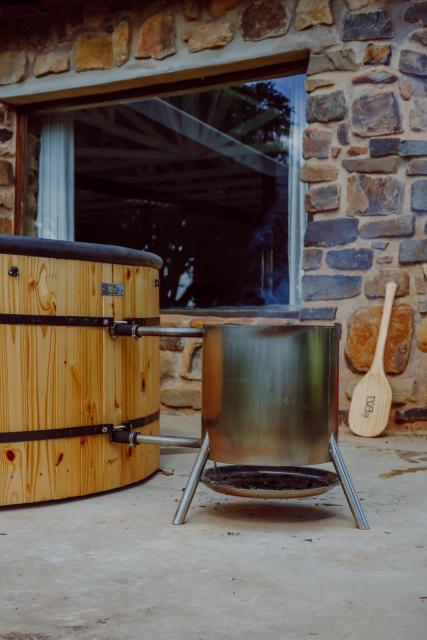 The Homestead at Qambathi Mountain Reserve - pets welcome - Wood fired hot tub