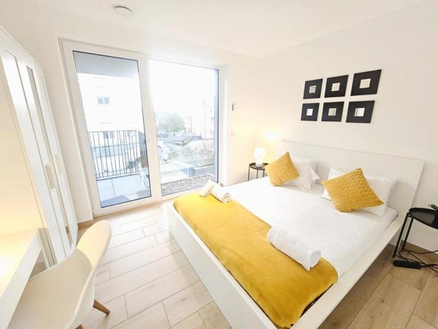 Peaceful 1BR w balcony near city center