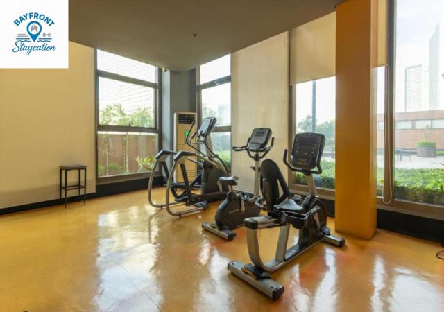 Manila Bay Sunset Suite with Free Pool and Sauna Near PICC, MOA, Airport & US Embassy - Pet friendly