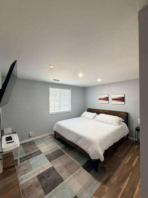 Spacious 5-Bed Home Sleeps 16 King Bed Pool