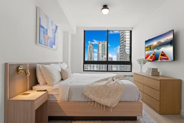 2BR 2BA Perfect Unit Free Parking