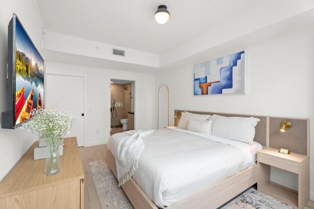 2BR 2BA Perfect Unit Free Parking