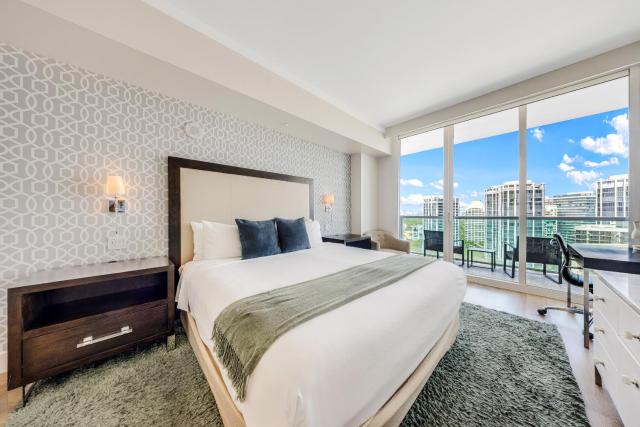 Luxury King Suite, Heart of Coconut Grove