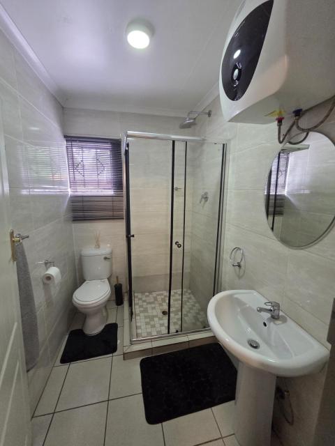 5star check in Pool Access 1BR Kempton Park